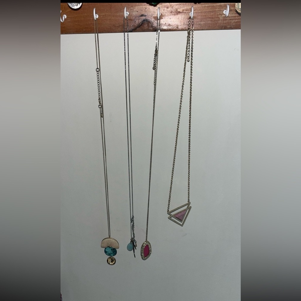 4 women’s necklaces